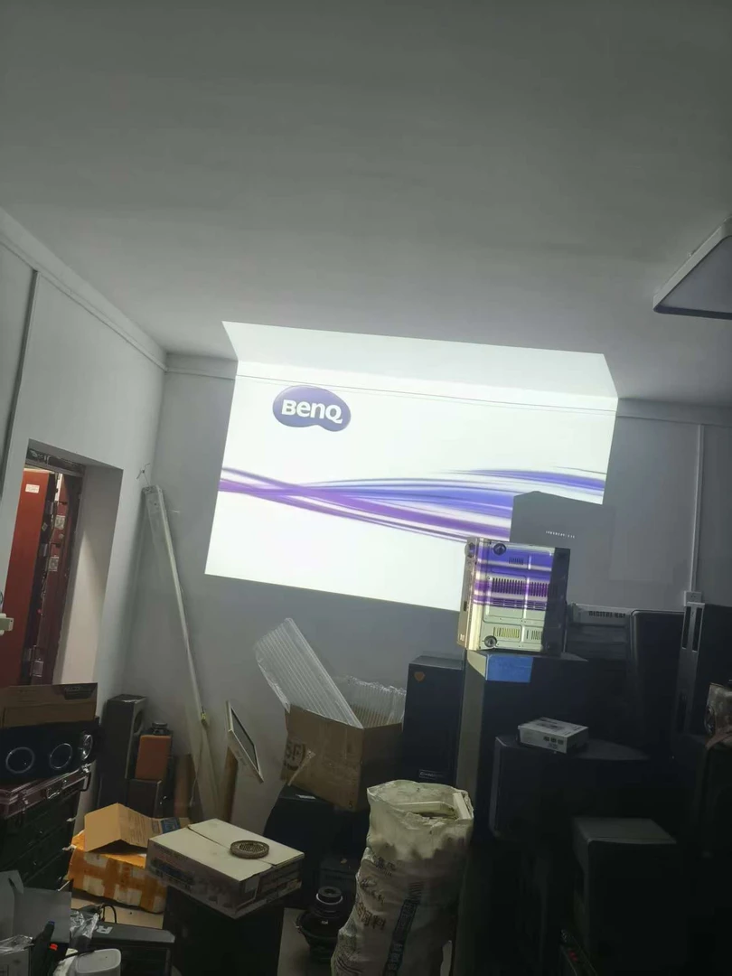 8新  投影一台，不包邮运费到付