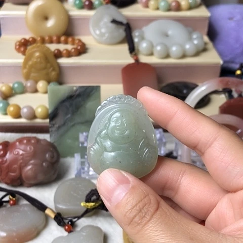 石英质玉未镶嵌颈饰