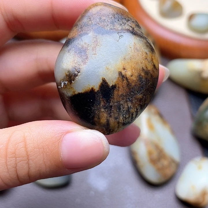 飞***鱼和田玉未镶嵌颈饰10