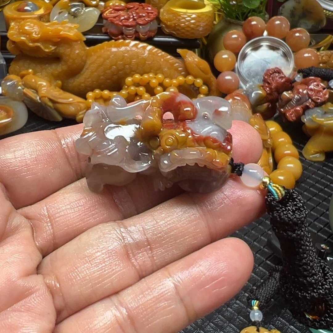 石英质玉未镶嵌颈饰