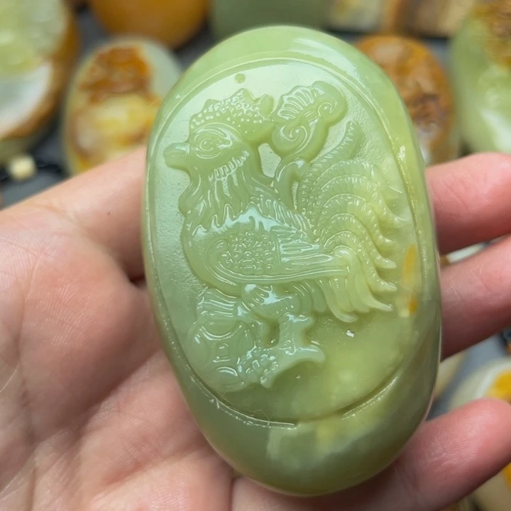 石材方解石手把件鸡