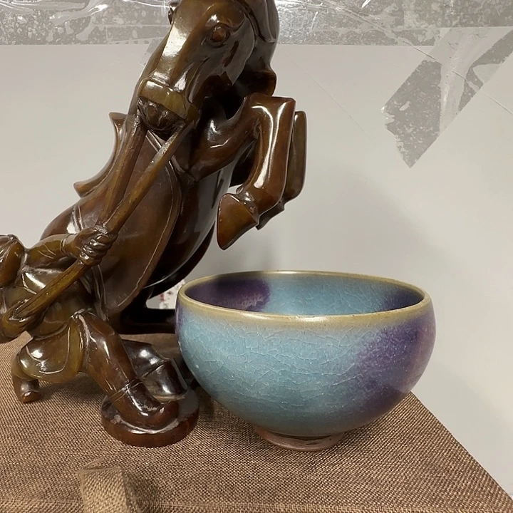 孩***爸手工艺品琉璃瓷器的造型设计也十分独特与