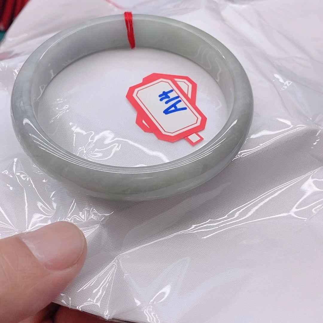 翡翠手镯未镶嵌不*就A144444444