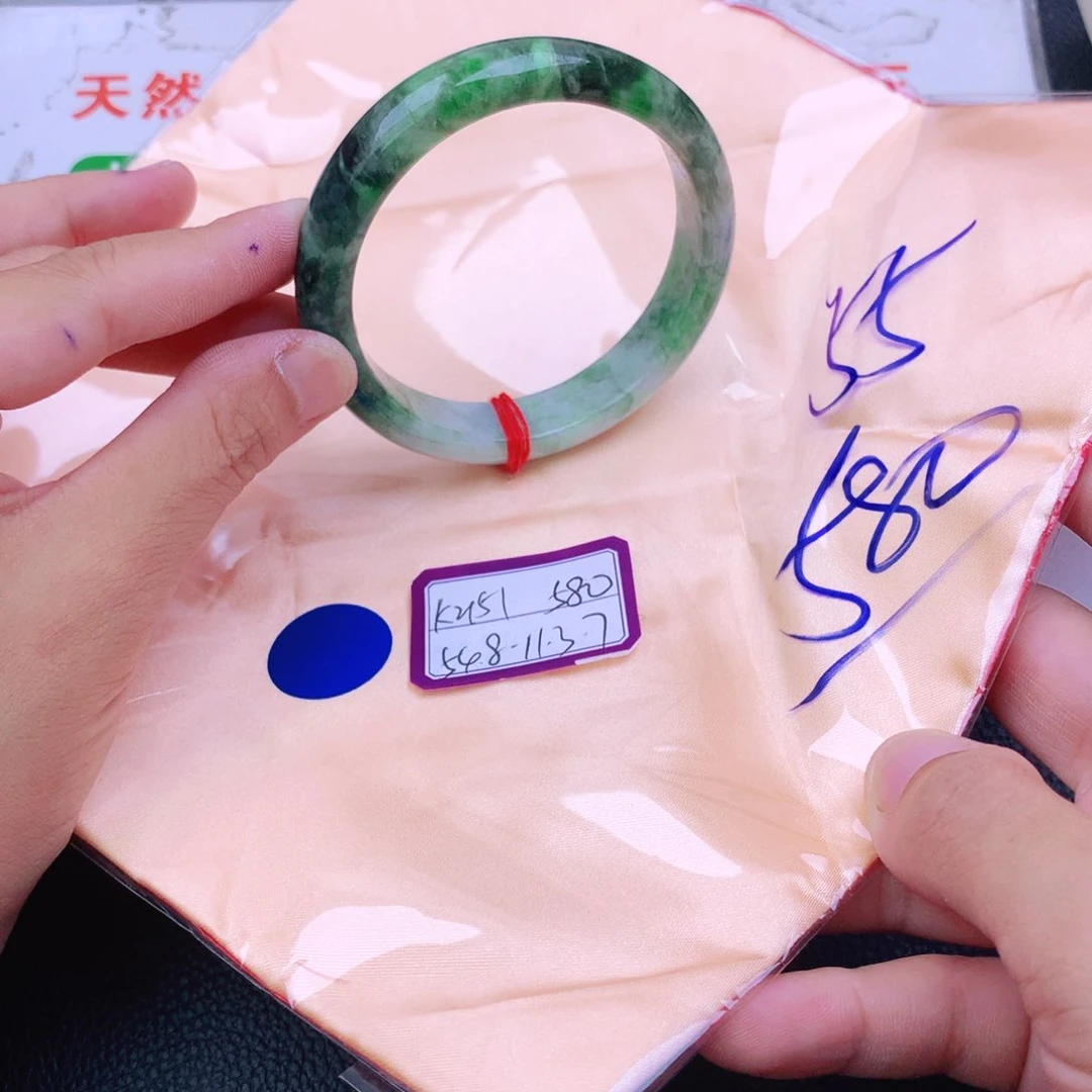 翡翠手镯未镶嵌我