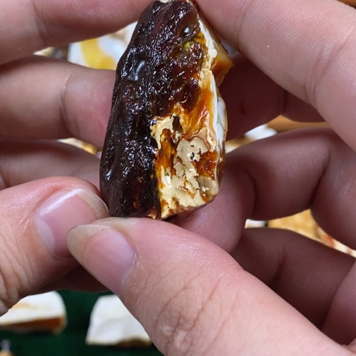 未镶嵌定制琥珀是**?琥珀蜜蜡原石定制