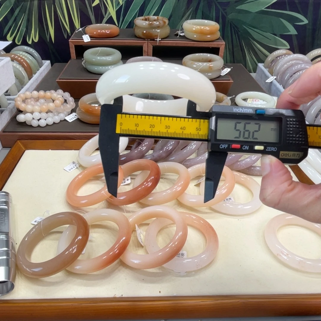 石英岩玉未镶嵌手镯