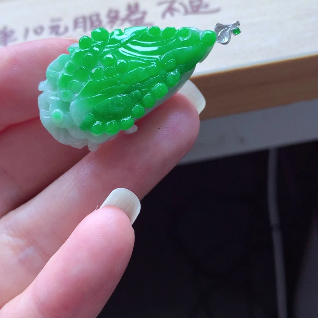 翡翠颈饰18K金镶嵌吊坠