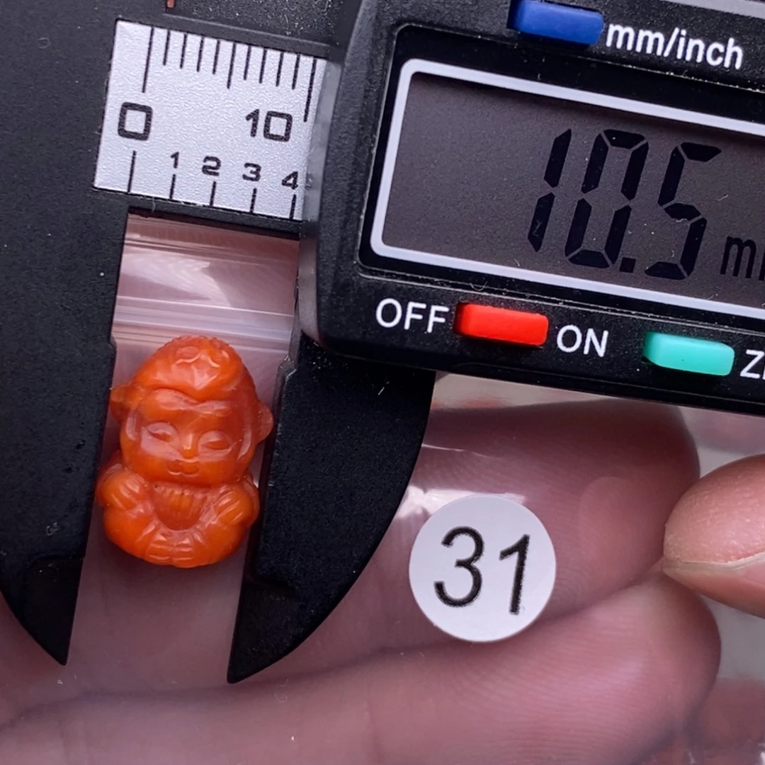 南红玛瑙未镶嵌配饰有瑕疵