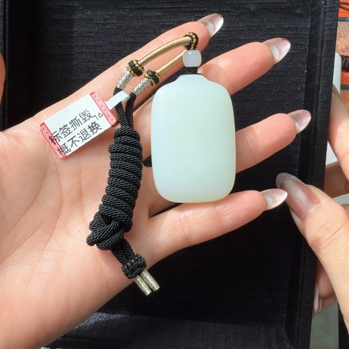 颈饰未镶嵌和田玉雨***?