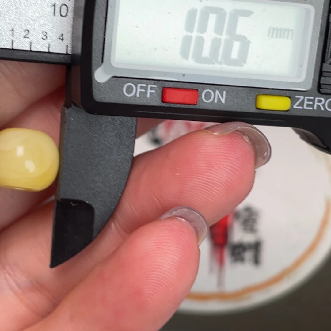 未镶嵌琥珀裸石微瑕375
