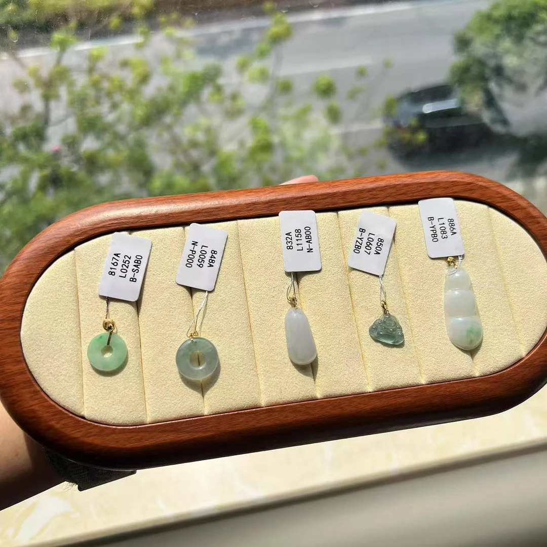 18k金镶吊坠5号L1083