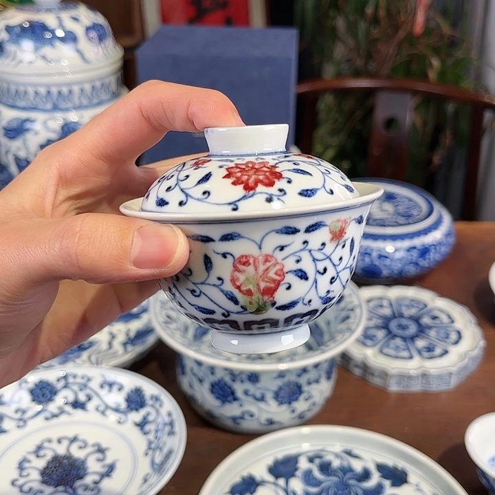 瓷片追**年釉里红缠枝莲盖碗