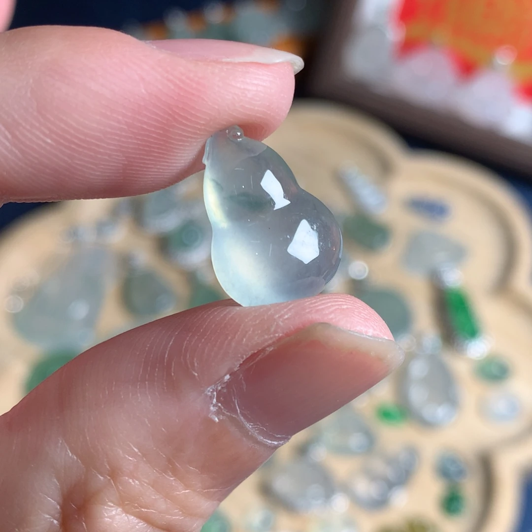 翡翠未镶嵌颈饰葫芦