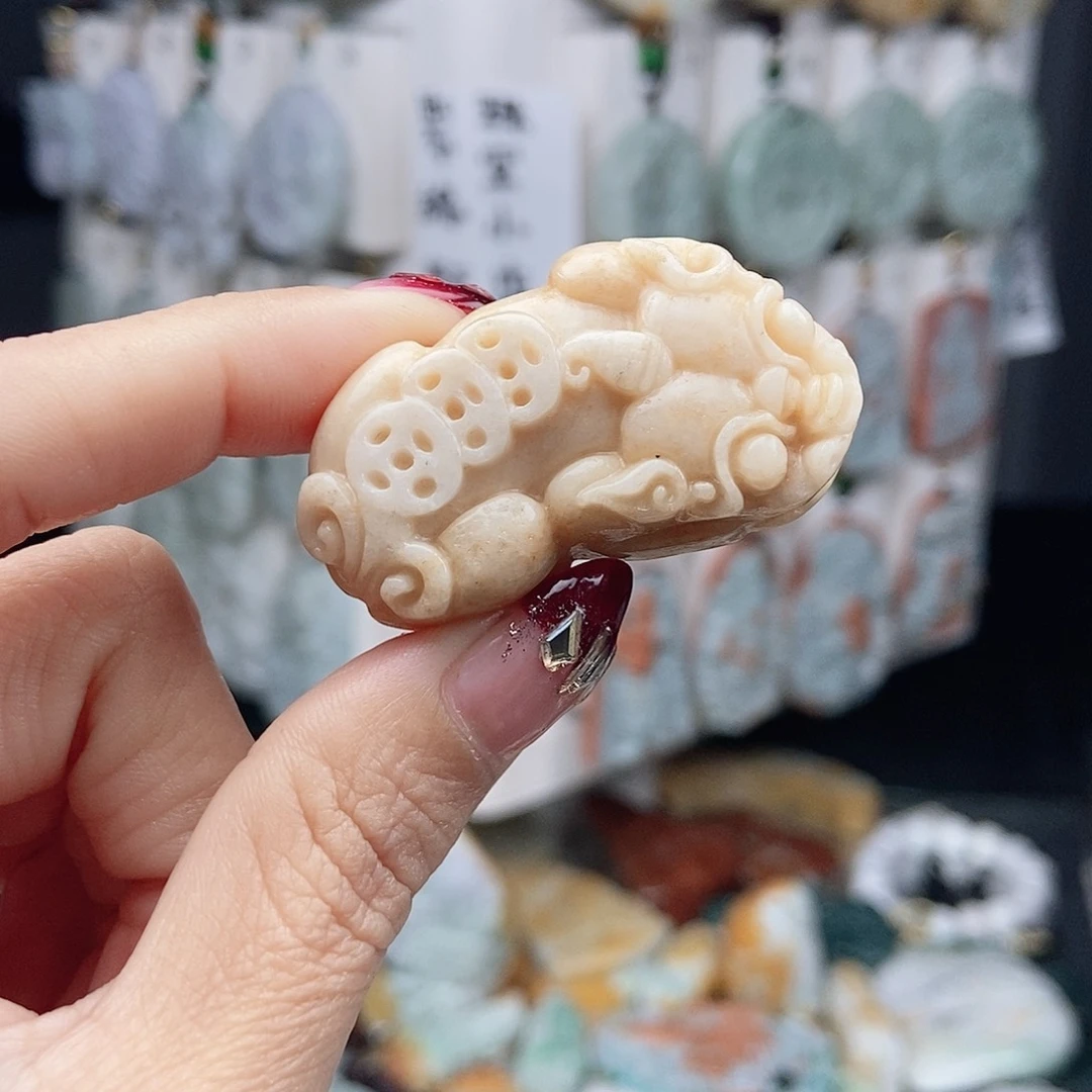 翡翠颈饰未镶嵌翡翠