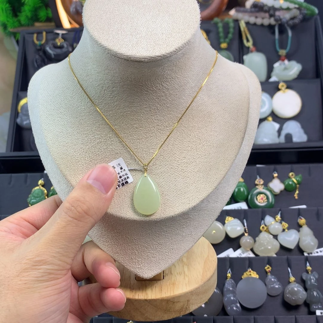 和田玉吊坠18K金镶嵌