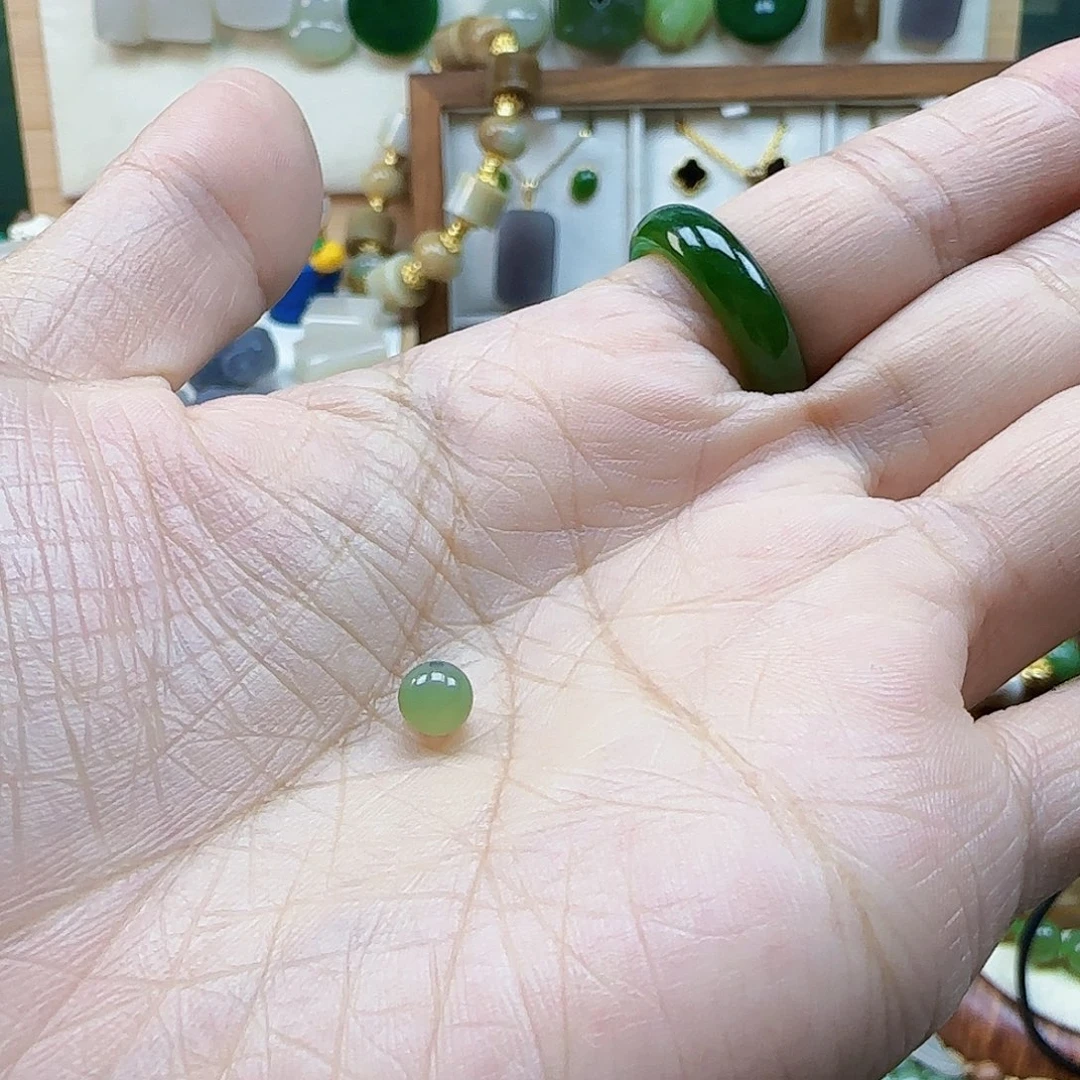 L***y和田玉未镶嵌吊坠(不含链)2条绳子