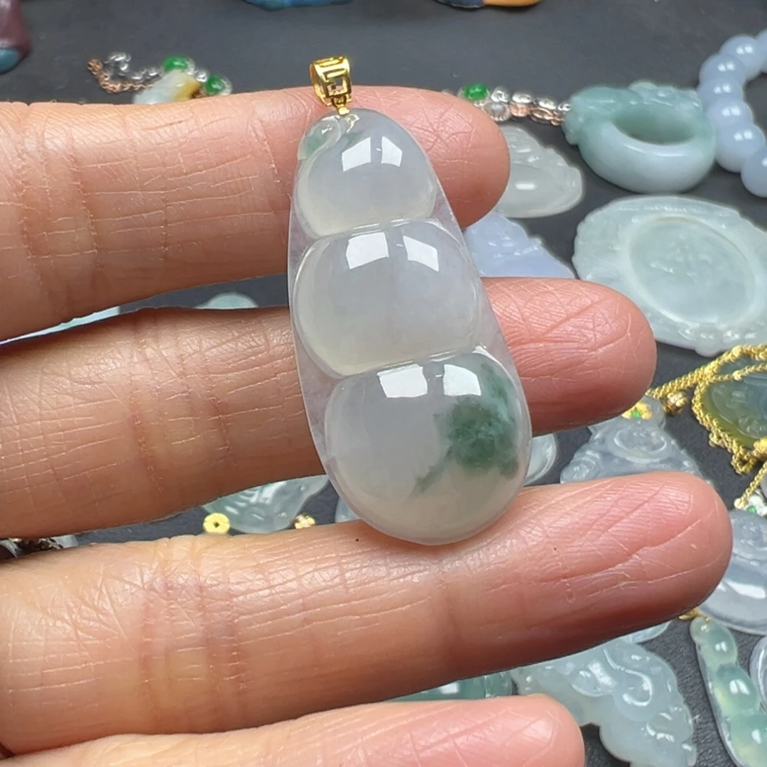 翡翠18K金镶嵌颈饰四季豆