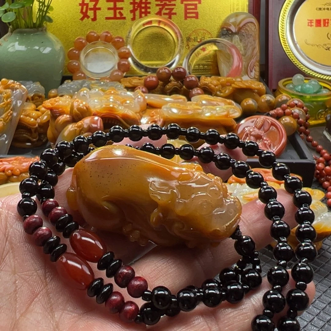 颈饰未镶嵌石英质玉