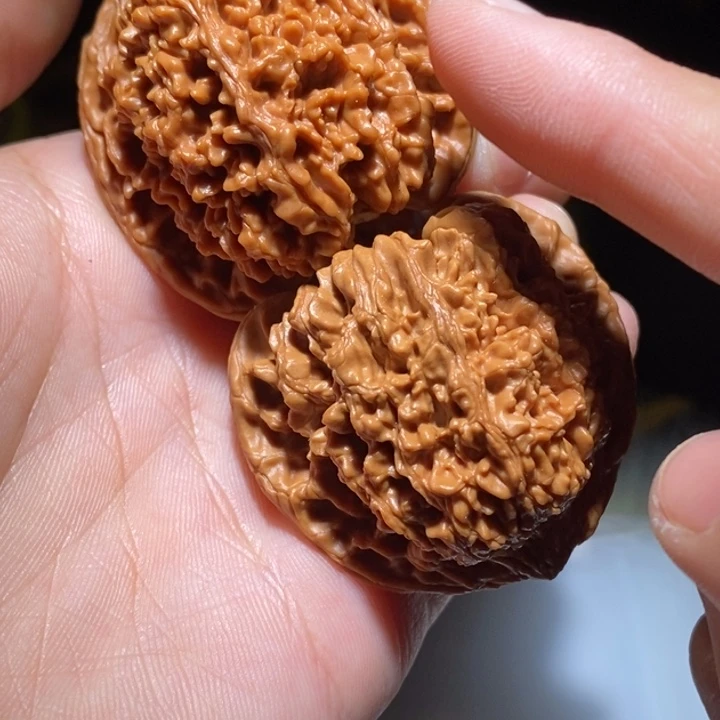 罡***!文玩核桃吊坠有色差满天星