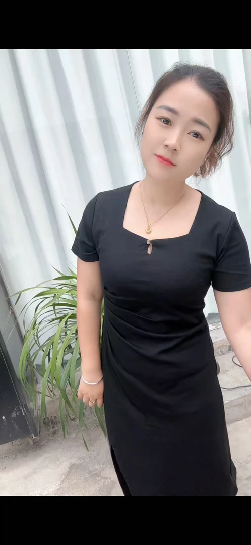 夏季纯色连衣裙弹力裙子舒适修身女装方领百搭