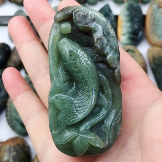 未镶嵌岫岩老玉（透闪石质玉）把件