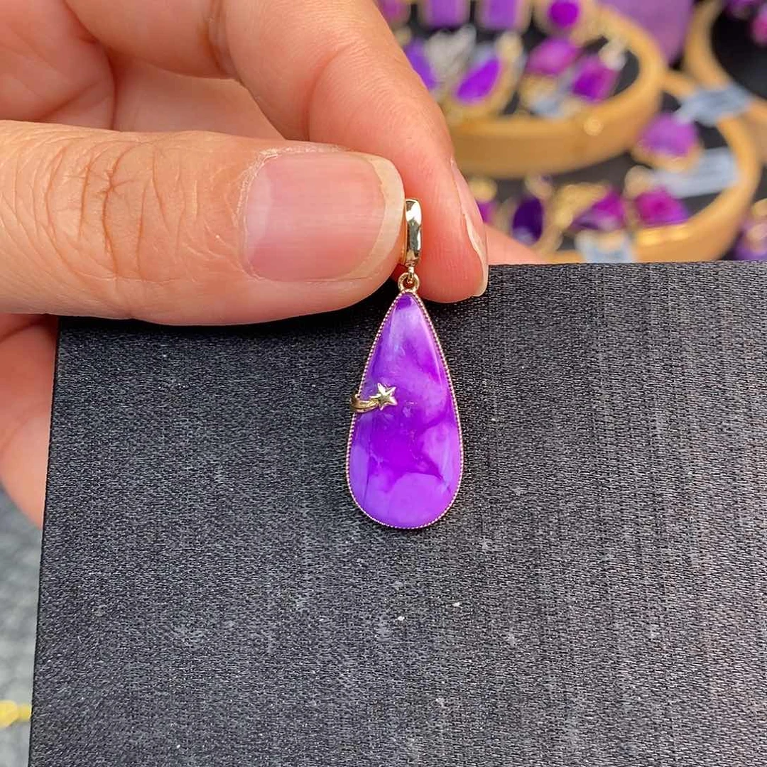 18K金镶嵌苏纪石（舒俱来）吊坠