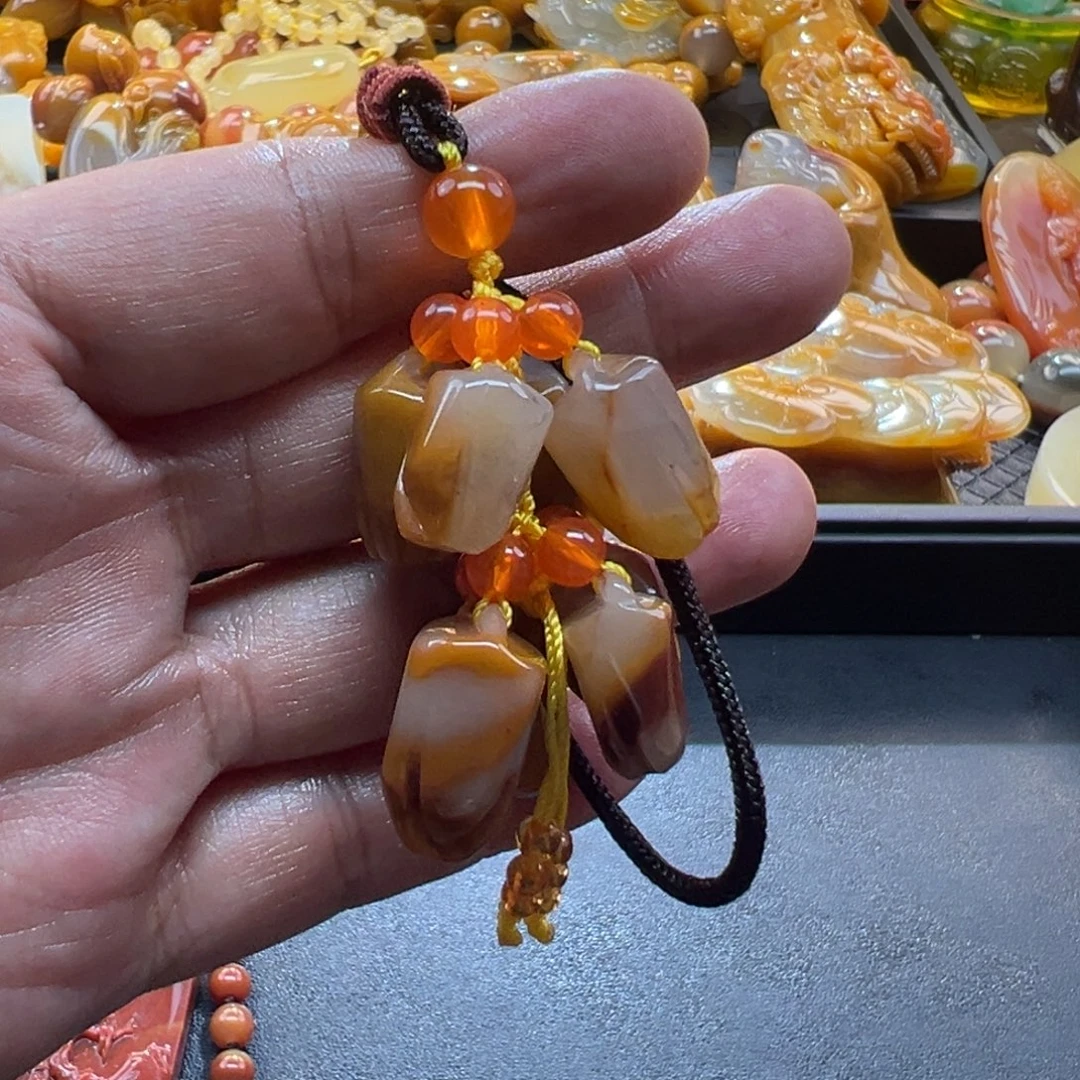 颈饰未镶嵌石英质玉