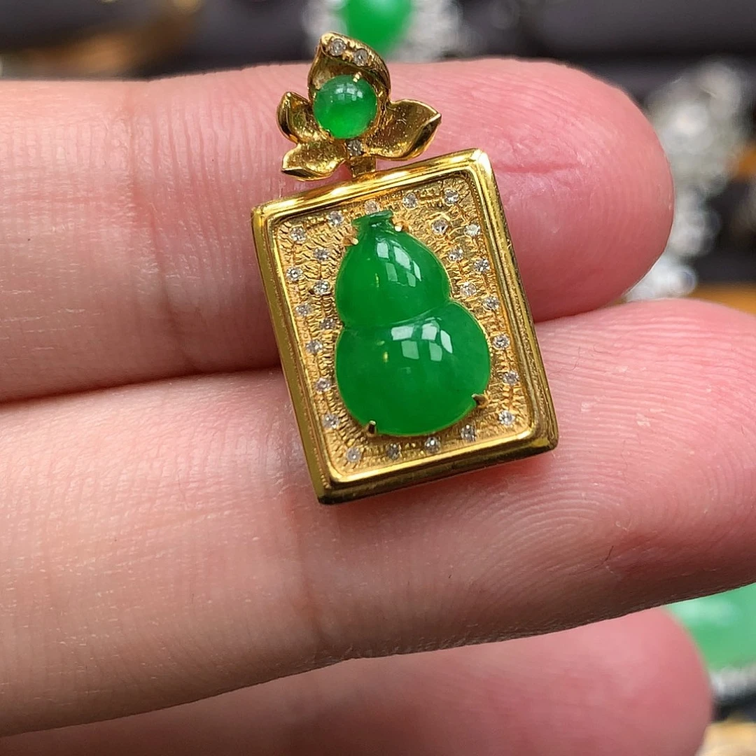 翡翠18K金镶嵌颈饰