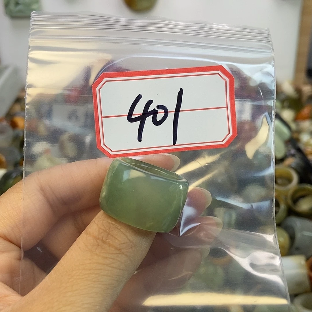 晓***清蛇纹石玉未镶嵌手镯