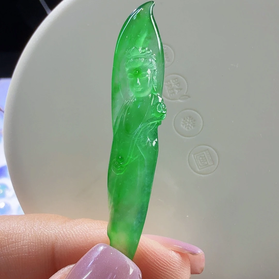 颈饰未镶嵌翡翠裸石