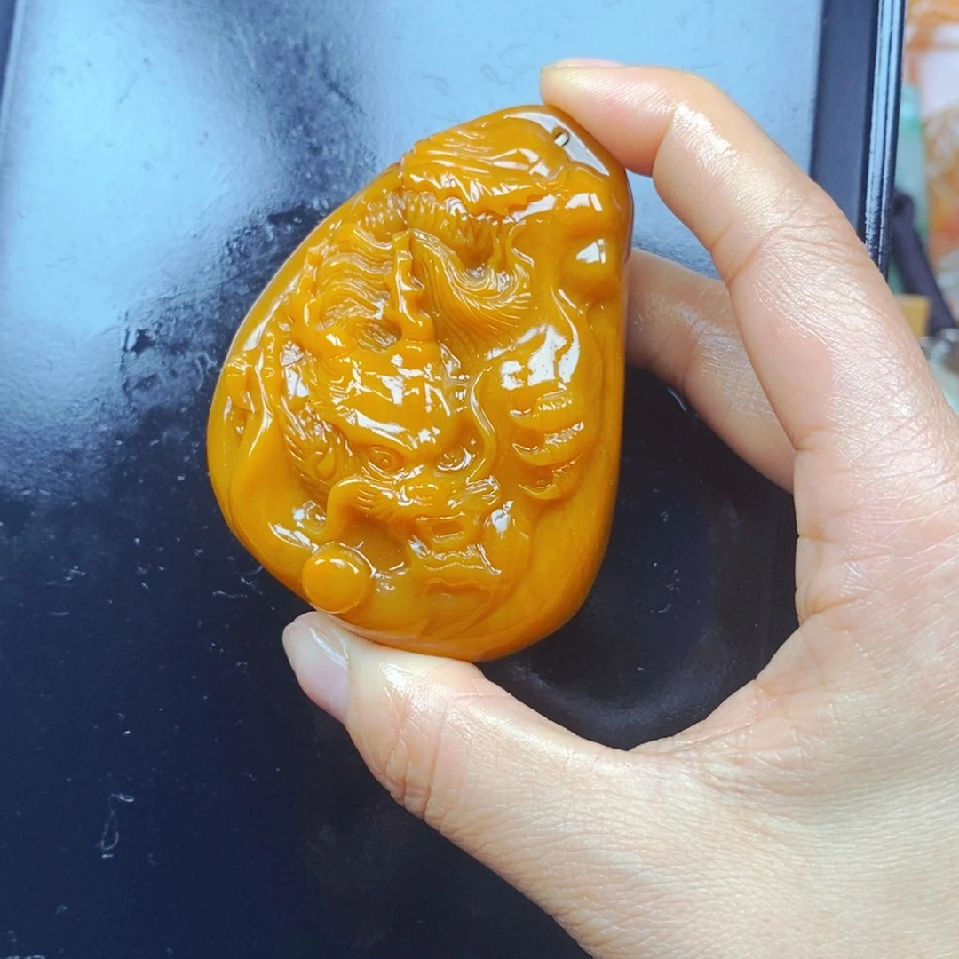 石英质玉（黄龙玉）未镶嵌颈饰