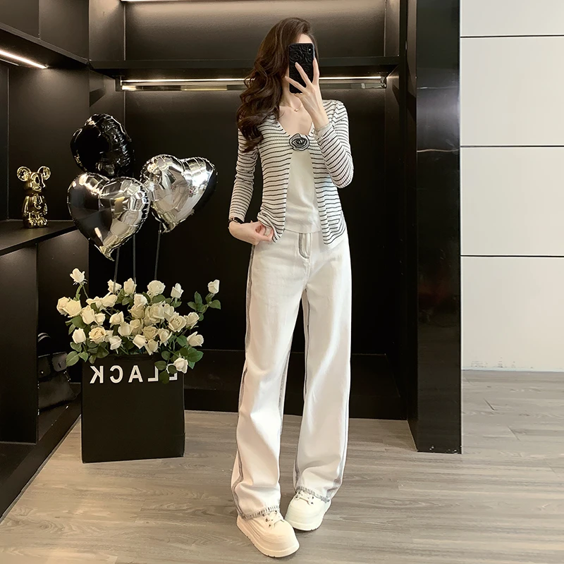 秋季套装女款爆款2025新款白色条纹修身假两件针织衫白色牛仔裤潮