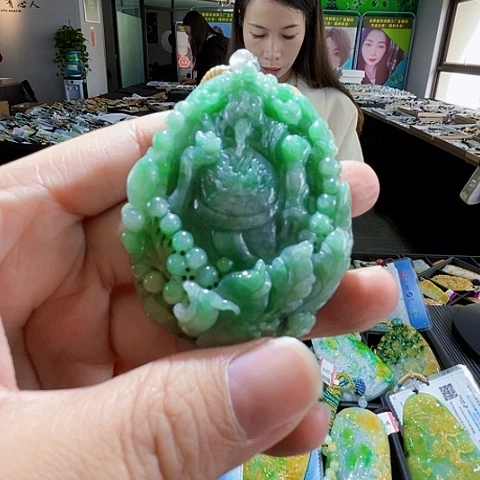 翡翠未镶嵌颈饰翡翠