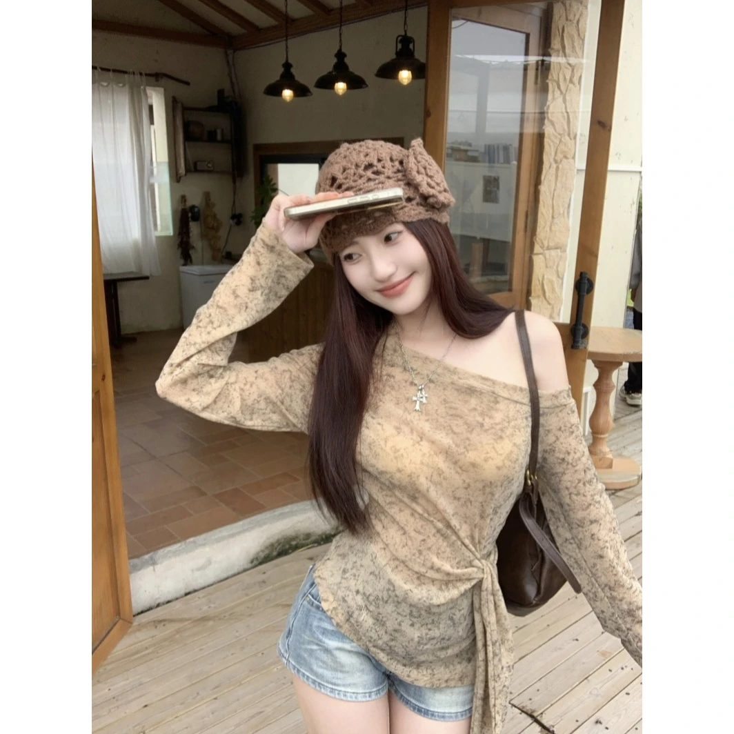 法式巨好看的早秋扎染一字肩上衣女秋季新款长袖T恤衫高级感小众