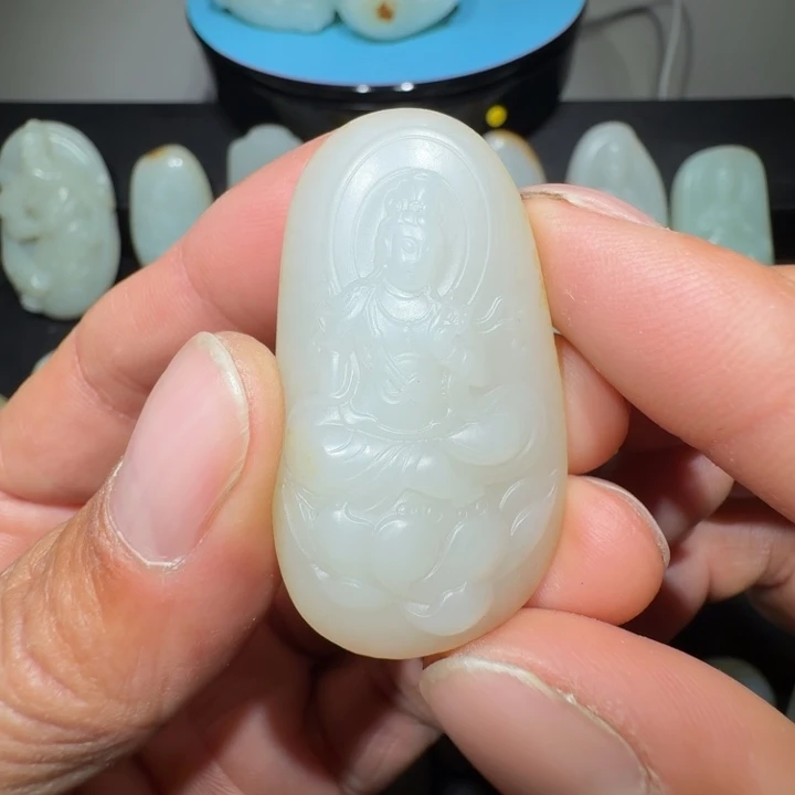 颈饰未镶嵌和田玉隐*