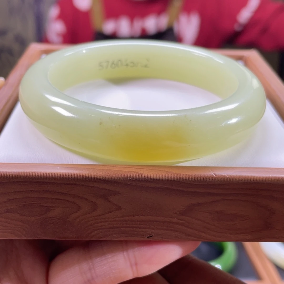 和田玉未镶嵌手镯57圈