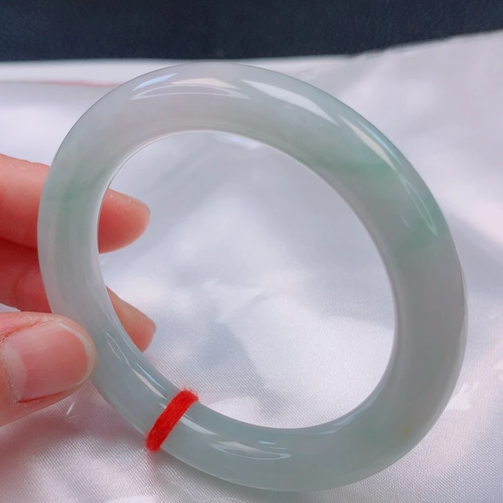 翡翠手镯（圆镯）未镶嵌53圈口