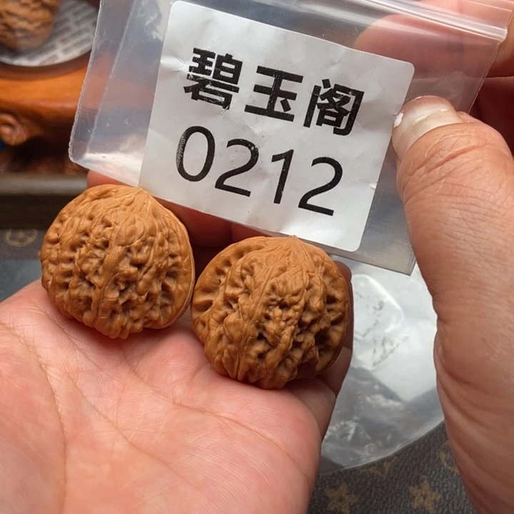 文玩核桃吊坠平谷凹底