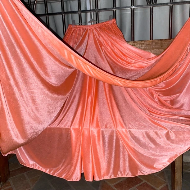 新款丝滑弹力半身裙裙摆360度甜美小众休闲百搭法式气质时尚