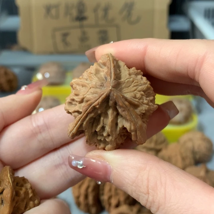 平***哥吊坠文玩核桃异形单只，有瑕疵