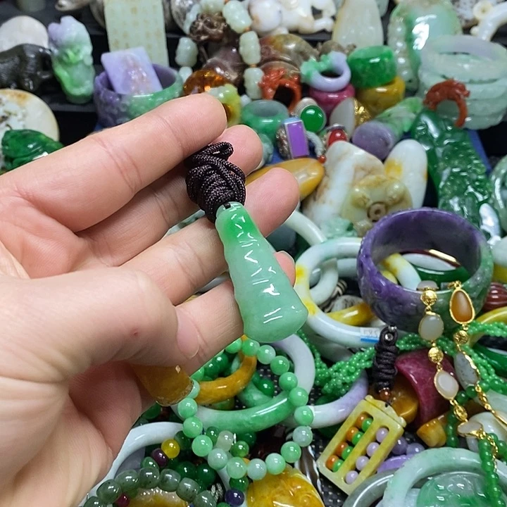 颈饰未镶嵌翡翠翡翠首饰翡翠首饰