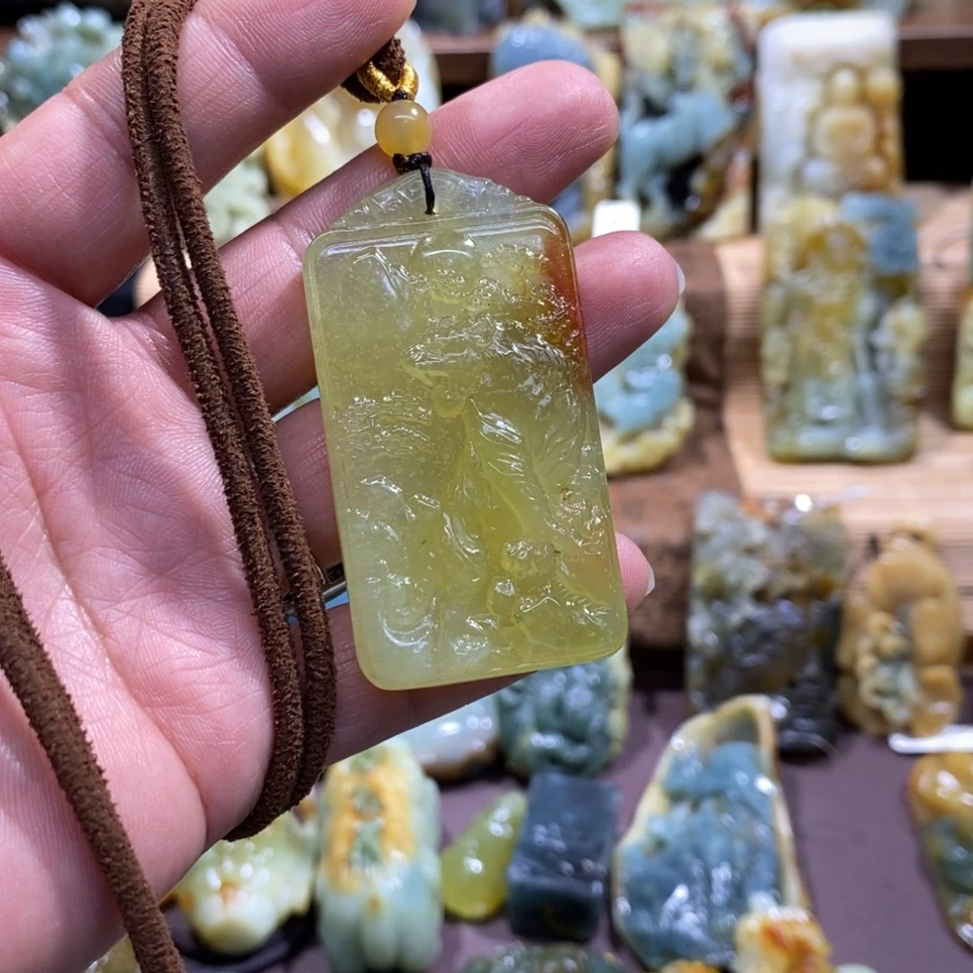 蛇纹石玉未镶嵌颈饰