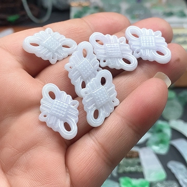 吊坠(不含链)未镶嵌翡翠一个30