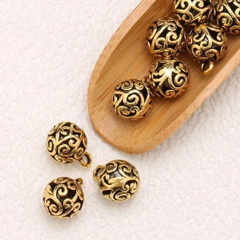 扣子祥云镂空金属