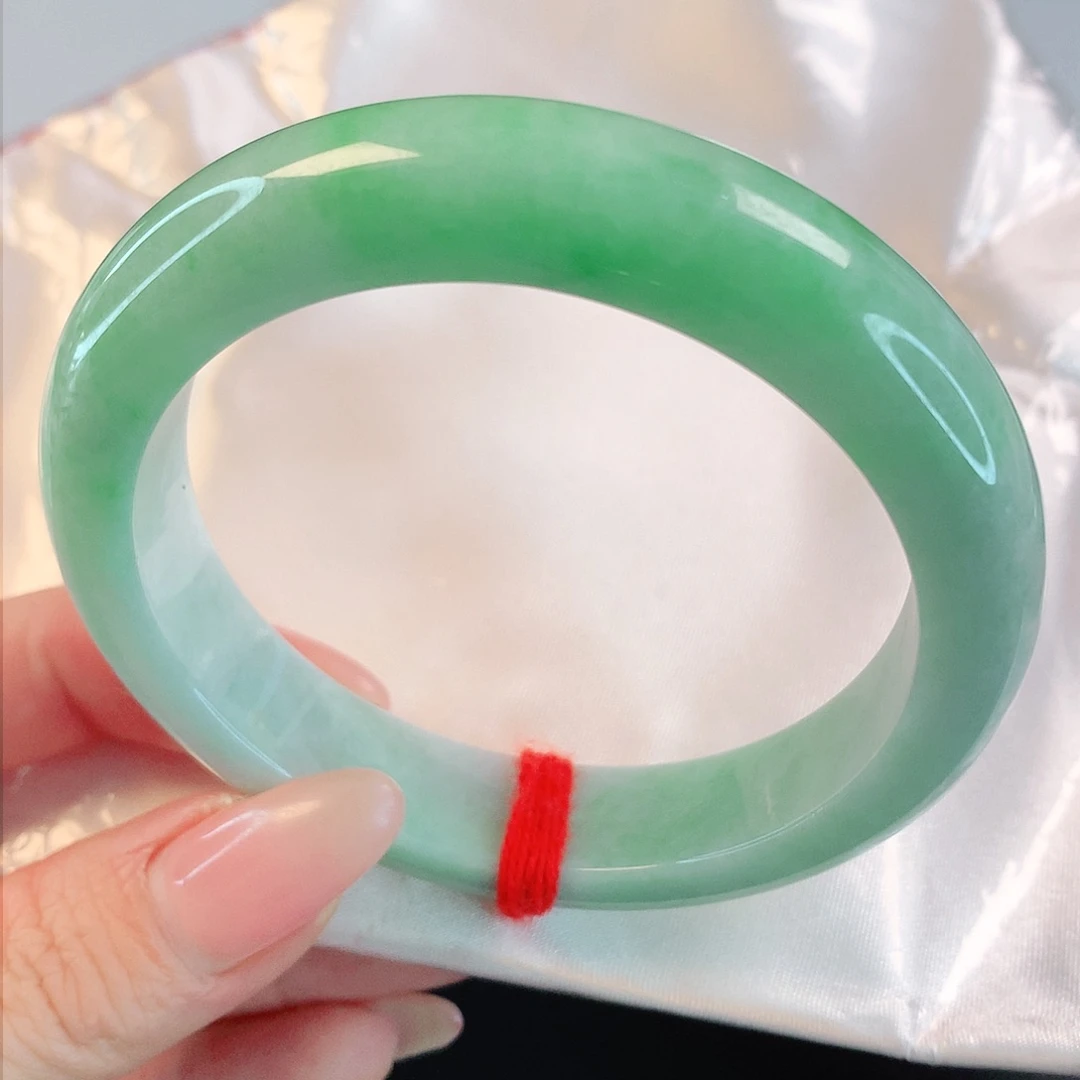 翡翠手镯未镶嵌56圈口