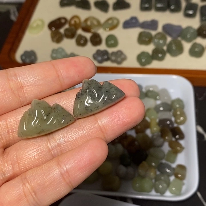 和田玉未镶嵌手链瑕疵品有裂纹