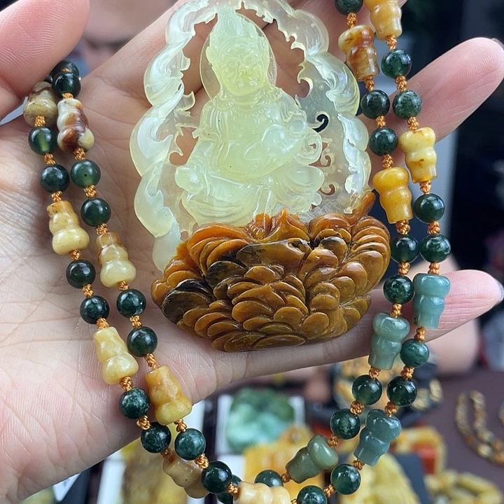 蛇纹石玉未镶嵌颈饰