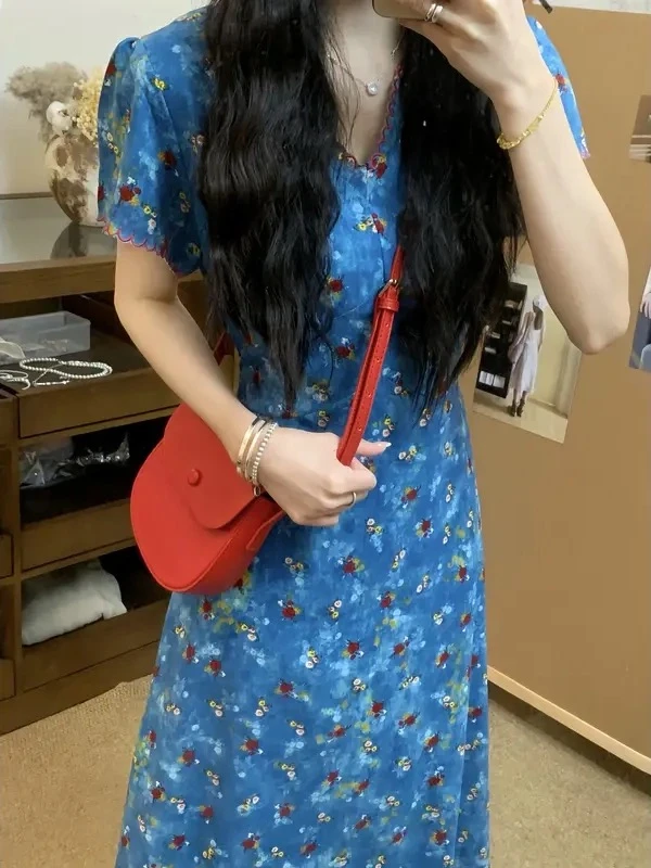 扎染刺绣气质v领碎花显瘦度假风小众设计感蓝色连衣裙
