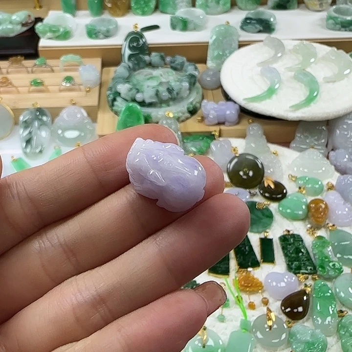 颈饰未镶嵌翡翠貔貅