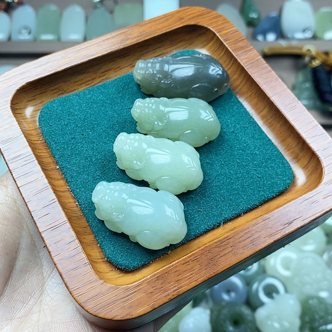 和田玉未镶嵌颈饰貔貅多样性发1件